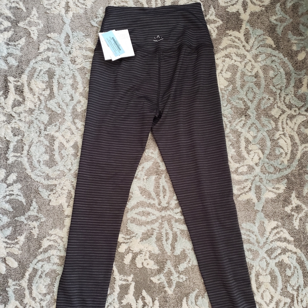 BEYOND YOGA workout leggings